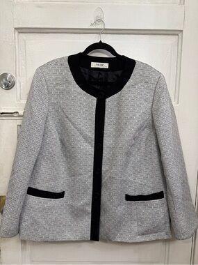 Jones Studio Gray Tweed Jacket with Black Trim